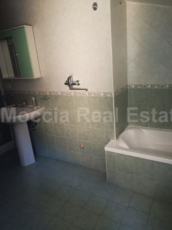 MOCCIA TRILOCALE ARREDATO MANSARDATO CON POSTO AUTO COPERTO (DEP) - Foto 7