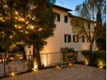Stanza tranquilla nel verde in collina a Firenze con parcheggio privato
