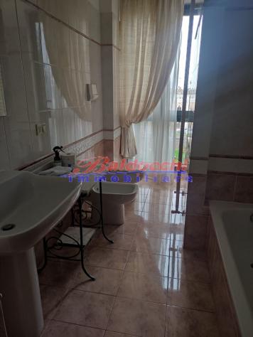 FANO CENTRO STORICO - ELEGANTE APPARTAMENTO CON 2 CAMERE MATRIMONIALI E DOPPIO GARAGE - Foto 10