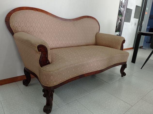 Bellissimo Divano fine ‘800 già restaurato, in perfette condizioni