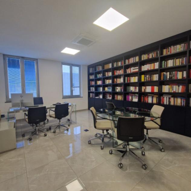 Immobile di 440 m² con più di 5 locali in vendita a Garbagnate Milanese - Foto 19
