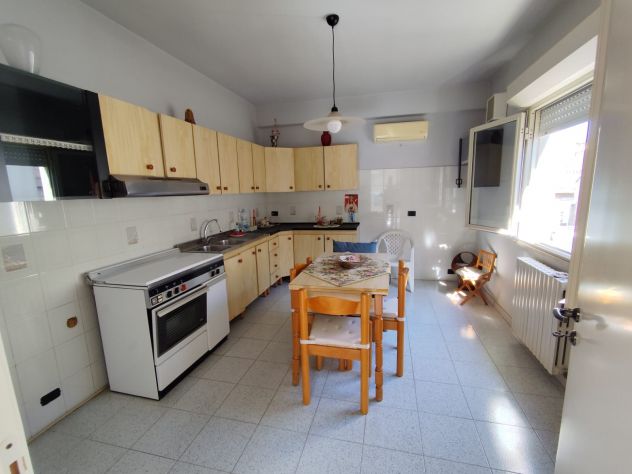 Appartamento 4 vani con garage zona semi centrale - Foto 2