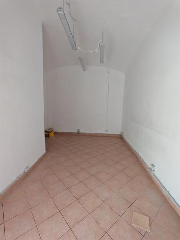 NEGOZIO CON VETRINA SU STRADA, PRATI VIA OSTIA - Foto 3