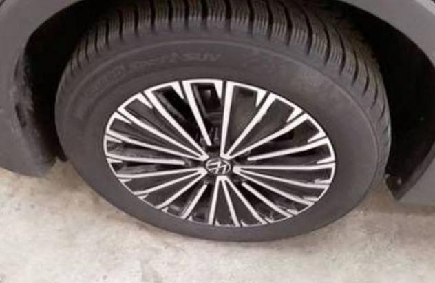 VOLKSWAGEN Tiguan 1.5 eTSI 130 CV ACT DSG Life rif. 23795225 - Foto 4