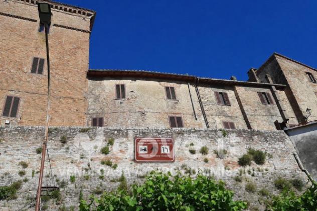 Palazzo / Stabile di 292 m² con più di 5 locali in vendita a Fabro - Foto 2