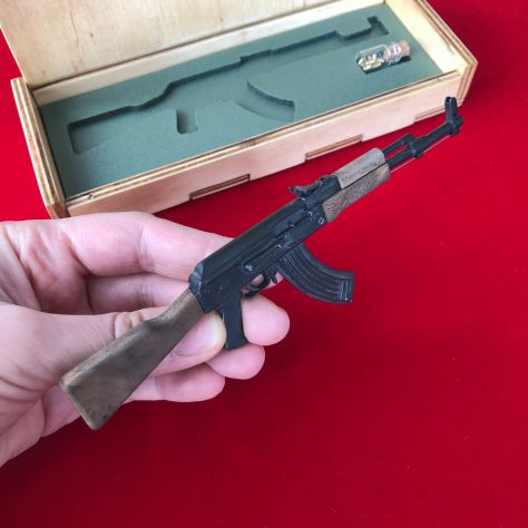 AK-47 con parti in legno nella in miniatura pistola a centerfire 2mm