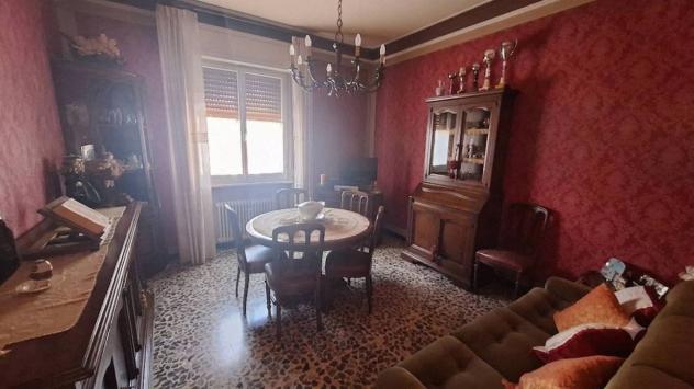 FOSSOMBRONE: A fossombrone, in zona residenziale e tranquilla, proponiamo in vendita una spaziosa casa in un piccolo contesto abitativo risalente agli - Foto 11