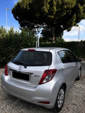 Toyota Yaris 1.0 5 porte Lounge - Foto 2
