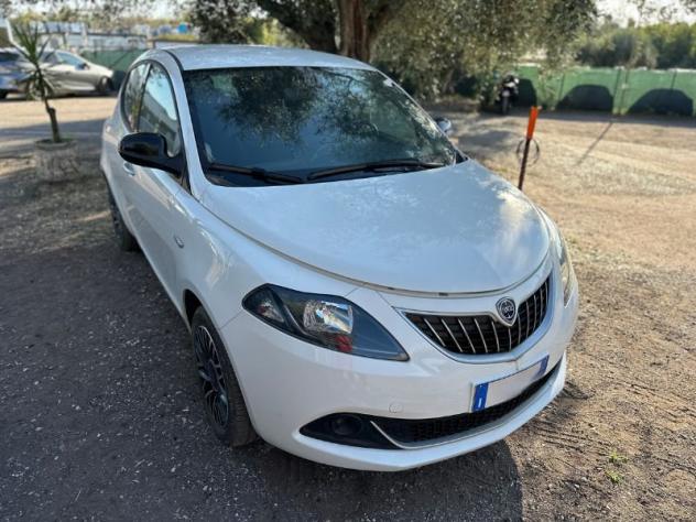 Lancia Ypsilon 1.0 FireFly 5 porte S&S Hybrid Platino - Foto 2