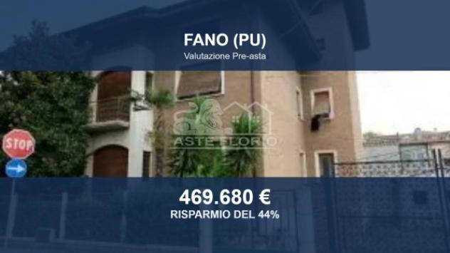 Immobile in asta di 200 m² con più di 5 locali e box auto in vendita a Fano
