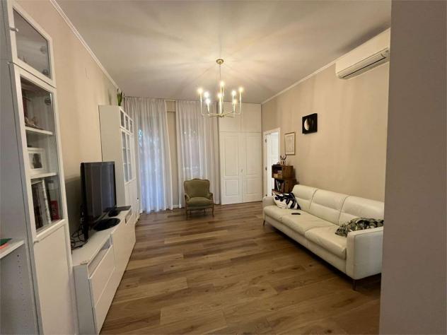 V001489 - ELEGANTE QUATTRO LOCALI CON DOPPI SERVIZI - Foto 2