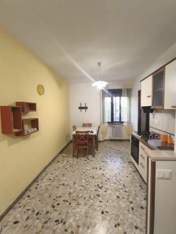 GUIDONIA TRILOCALE ARREDATO CON TERRAZZO E POSTO AUTO - Foto 3