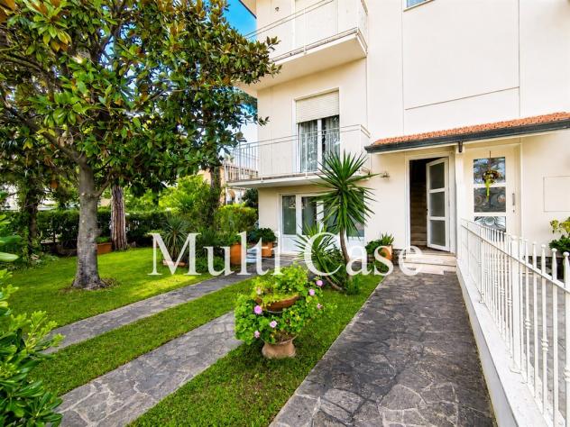 VILLA BIFAMILIARE A POCHI METRI DAL MARE - LIDO DI CAMAIORE (LU) - Foto 4