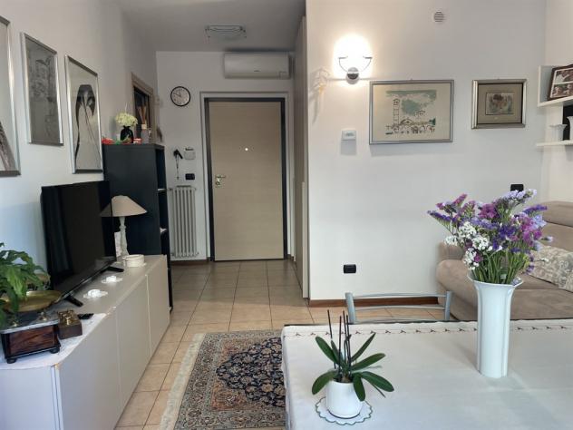 Lesmo ampio monolocale arredato con giardino ideale come investimento - Foto 14