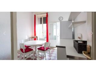 TRILOCALE ROSSO Via Ripamonti - 2 camere  oltre balcone 3 piano