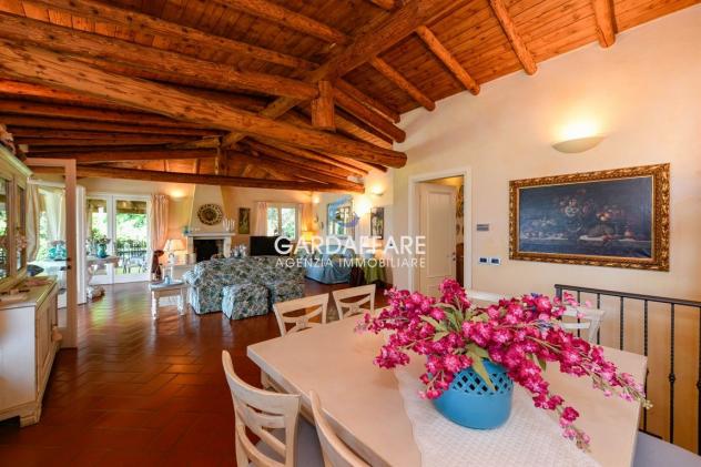 VILLA ESCLUSIVA VISTA LAGO MOZZAFIATO CON PISCINA PRIVATA A MANERBA DEL GARDA - Foto 14