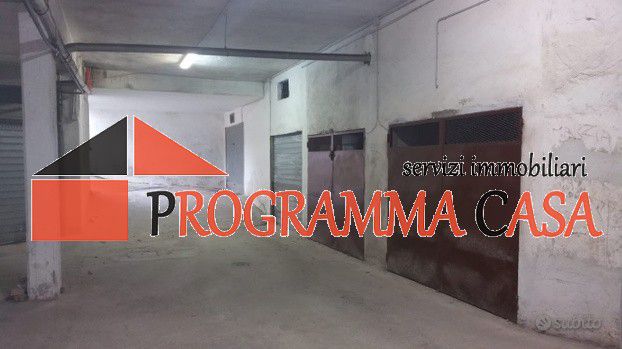 Vendesi box auto torvaianica centro via lisbona 20 mq 7500€