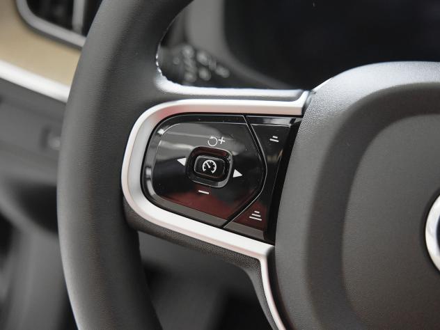 Volvo XC60 Recharge T6 Plug-in AWD auto Plus Dark - Foto 9