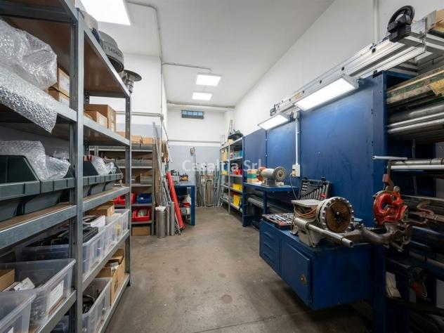 Spazio C3 con accesso furgoni, soppalco e ufficio - Foto 2