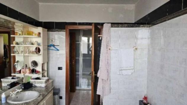 Immobile in asta di 322 m² con più di 5 locali e box auto doppio in vendita a Borgomanero - Foto 3