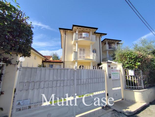 Porzione di Villa Indipendente con Giardino a 600m dal mare - Marina di Pietrasanta. - Foto 4