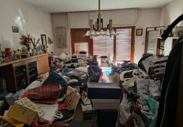 Immobile in asta di 132 m² con più di 5 locali e box auto in vendita a Teramo - Foto 2