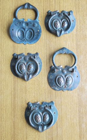 5 ANTICHE MANIGLIE CON ANELLO (LIBERTY) IN BRONZO PER MOBILI -