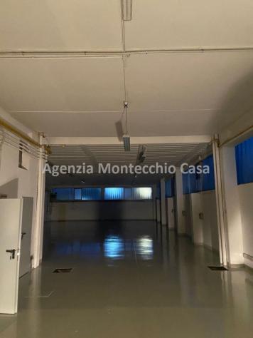 Capannone con scoperto esclusivo e sovrastanti due appartamenti - Foto 6