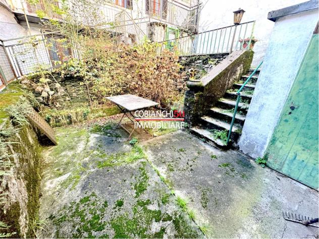 V000690 - UNGIASCA, CASA DA RISTRUTTURARE CON GIARDINO - Foto 9