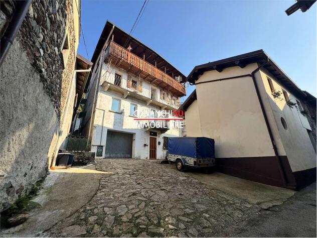 V000809 - UNCHIO, CASA INDIPENDENTE IN CENTRO STORICO CON GIARDINO
