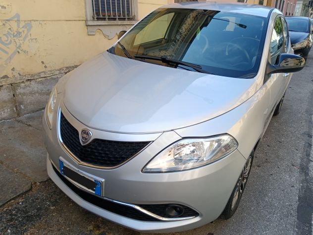 Lancia ypsilon