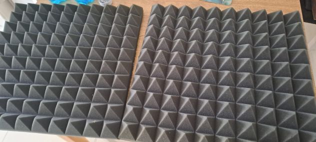 2 Pannelli in schiuma assorbente 50cm x 50cm per insonorizzare