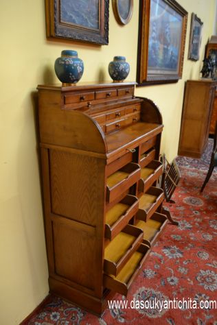 Classificatore a doppia serrandina con piano di scrittura a rullo stile inglese