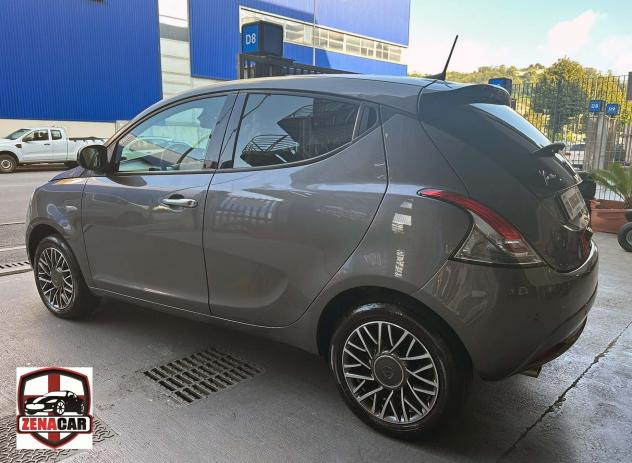 Lancia Ypsilon 1.0 FireFly 5 porte S&S Hybrid Gold Plus Telecamera Cerchi in lega Car Play - Foto 3