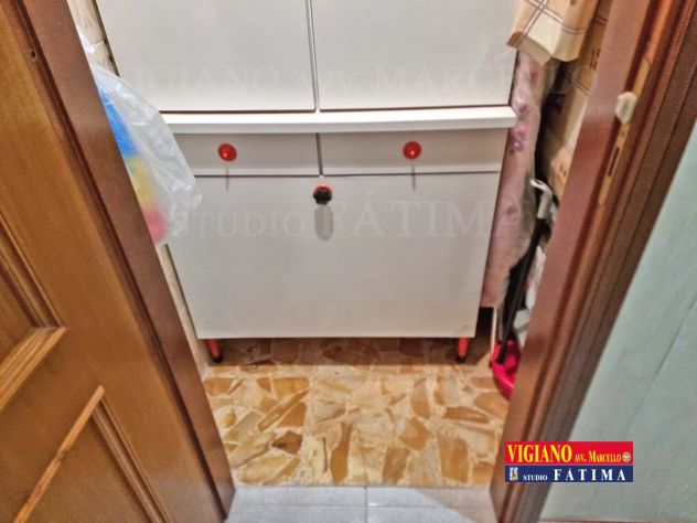VENDESI - TRATTABILE -VIA IMPERIALE 22 - VANI 4/MQ.144 CAT - 2 BAGNI, POSTI AUTO - Foto 9