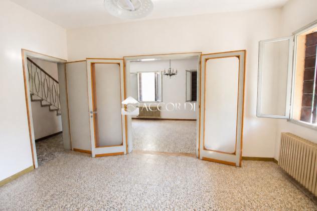 CASA INDIPENDENTE di 7 vani e di 328 mq (MONTEBELLUNA) rif. PE8 - Foto 9