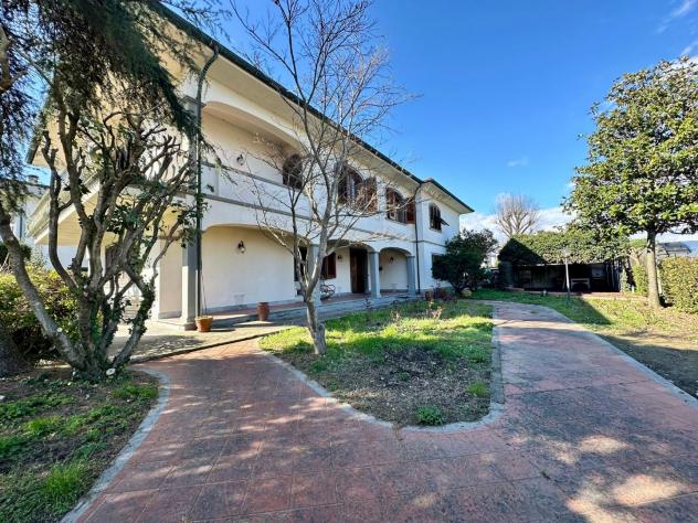casa indipendente in vendita a Lucca in zona Centro Città