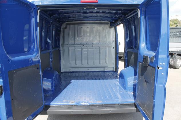 Peugeot Boxer 330 2.2 BlueHDi 140 S&S PC-TN Furgone - Foto 7