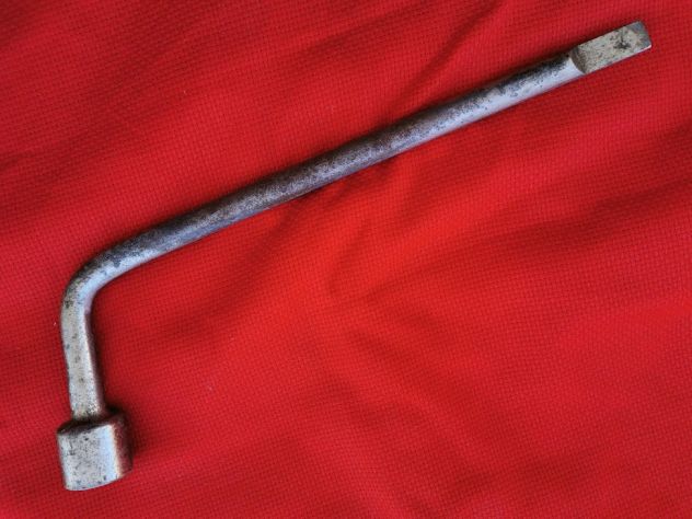 CHIAVE RUOTA Yaris + ( dado di fissaggio ruota ) - Foto 2