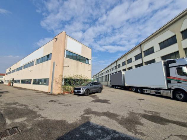 Immobile di 6792 m² con più di 5 locali in affitto a Settimo Milanese