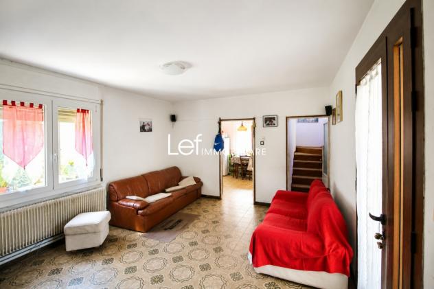 TERRATETTO di 10 vani e di 269 mq (VITTORIO VENETO - Longhere) rif. LH01_10 - Foto 2