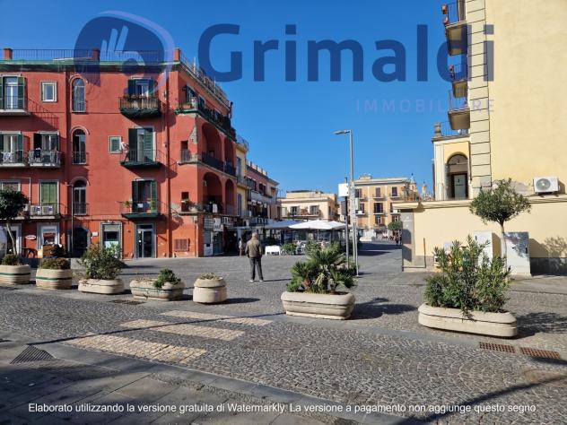 2 Vetrine in affitto a Pozzuoli