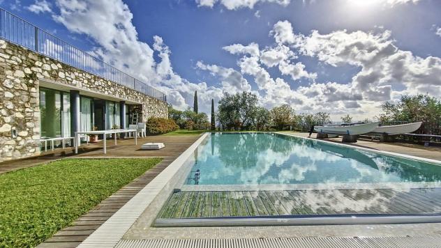 CASALE di 10 vani e di 500 mq (MONTECARLO) rif. 3495