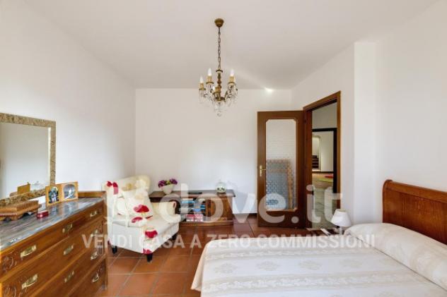 Villa di 355 m² con più di 5 locali e box auto in vendita a Biandronno - Foto 16