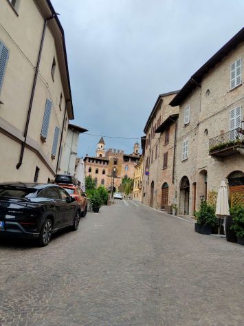 Casa indipendente su più livelli con garage a Castell'Arquato PC