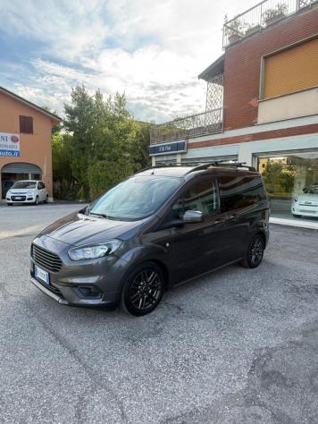 FORD - Tourneo Courier - 1.5 TDCI 100 CV Plus GANCIO TRAINO - Foto 5
