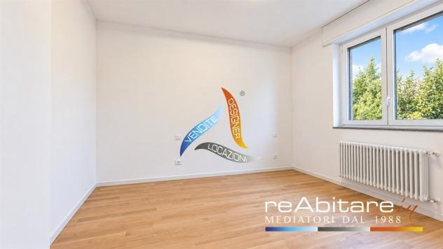 ELEGANTE VILLA SINGOLA CON GIARDINO PRIVATO E BOX – RESIDENCE ARESE 4 - Foto 9