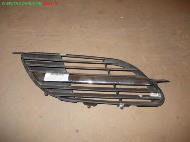 MODANATURA LAT.D.PARAURTI ANT. NISSAN ALMERA Tino (V10M) Carrozzeria Lamierati esterni Paraurti Modanatura par NISSAN - ALMERA Tino - 01-07-2000 -