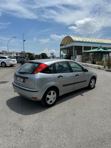 Ford Focus 1.8 TDCi (100CV) cat 5p. Ambiente - Foto 6