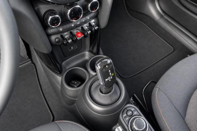 MINI Cooper 1.5 Cooper Essential rif. 24185672 - Foto 10